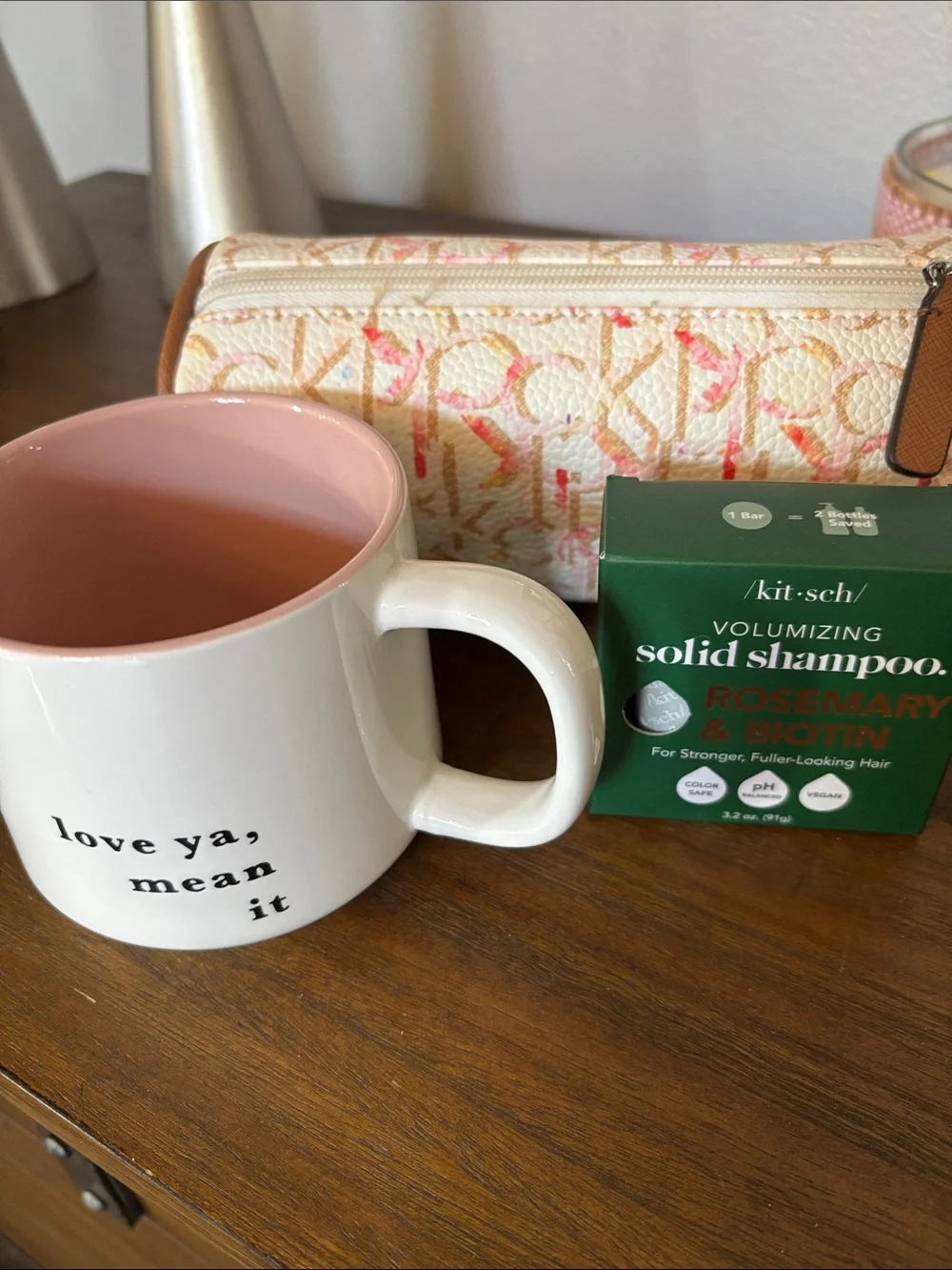 Kitsch Rosemary & Biotin Volumizing Solid Shampoo - mug makeup bag Calvin Klein